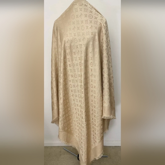 Auth Louis Vuitton Biege/Cream Monogram Stole Shawl - Picture 5 of 10